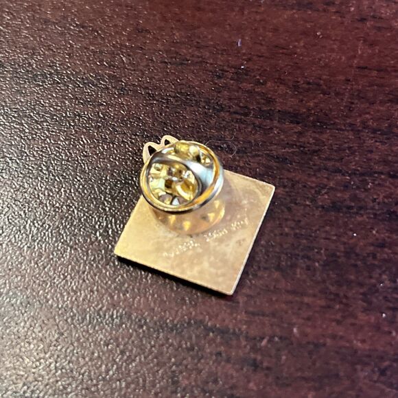 McDonald’s Monopoly Game Pass Go Employee Pin - Picture 3 of 3